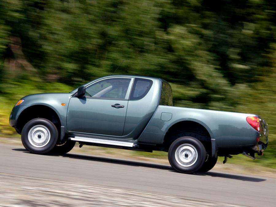  Mitsubishi L200 4Life Club Cab 2006 года  (UK) (фото 3 из 9)